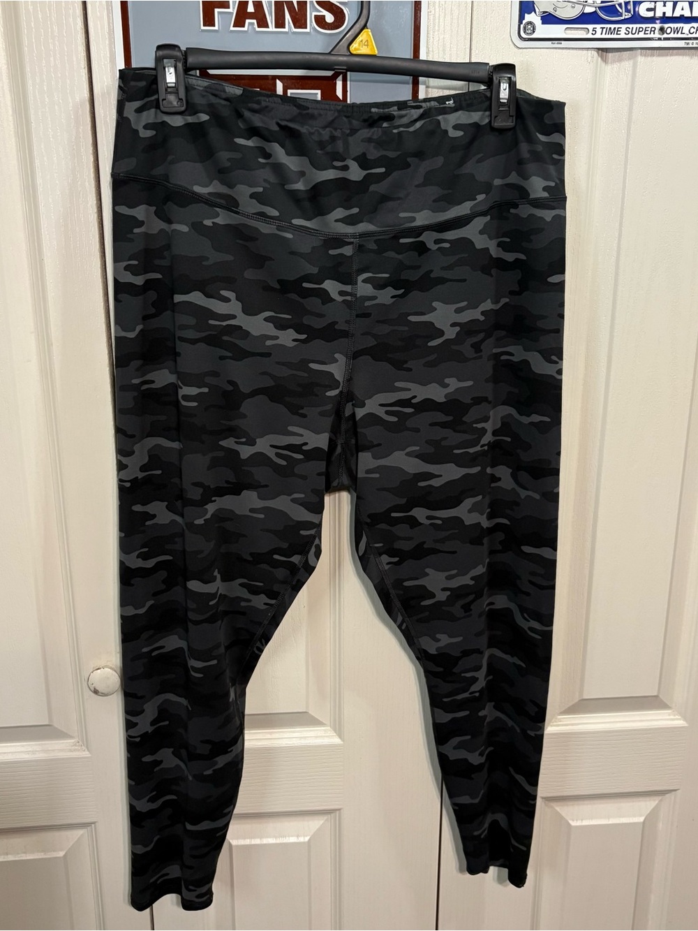 Maurices Women’s Camo Leggings - Black & Gray